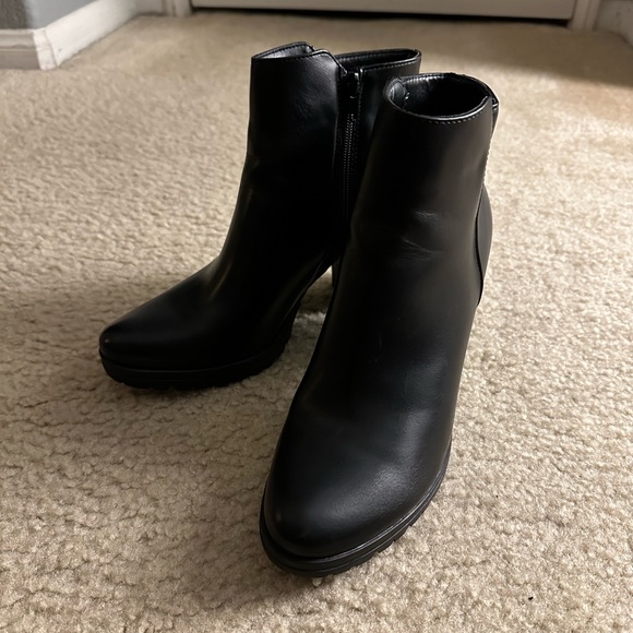 Graceland Ankle Boots - Picture 1 of 5